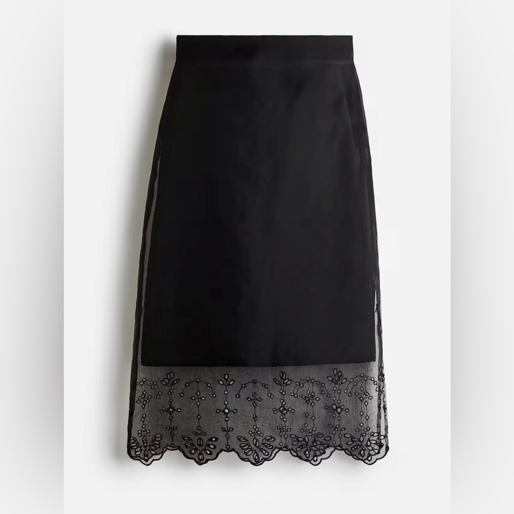 ORGANZA SKIRT WITH EYELET EMBROIDERY